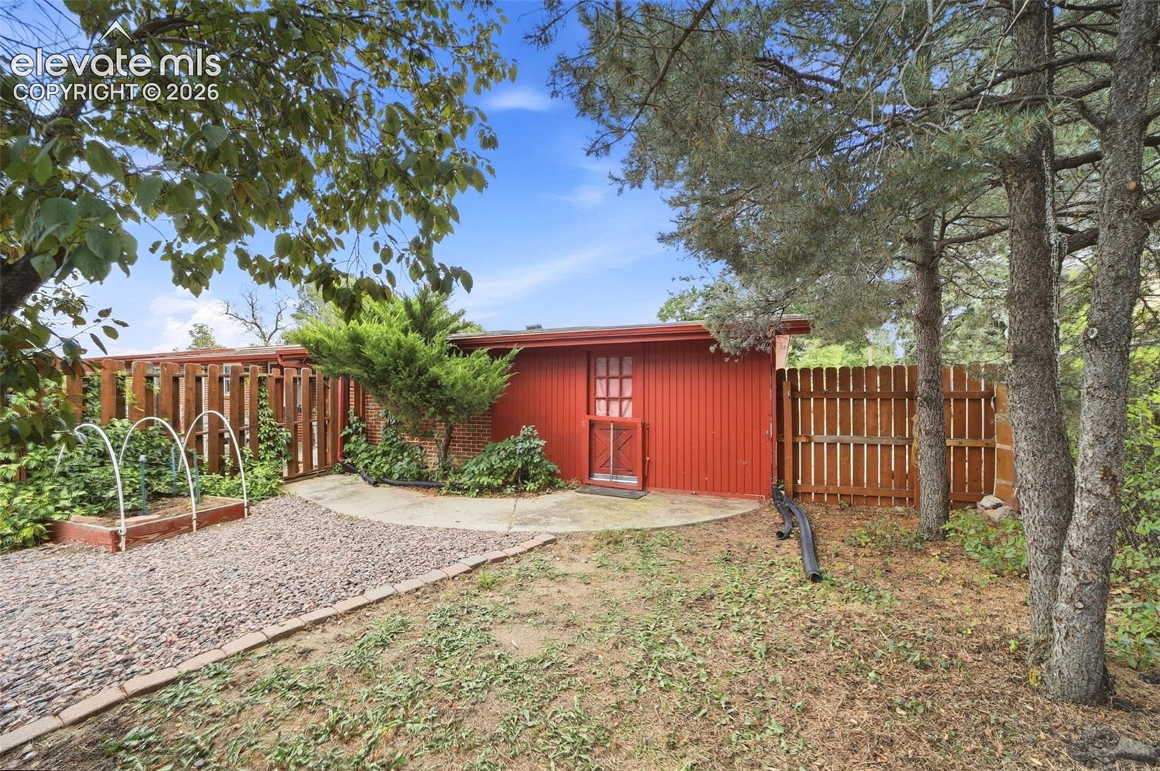 Listing photo 39 for 1406 Iowa Avenue
