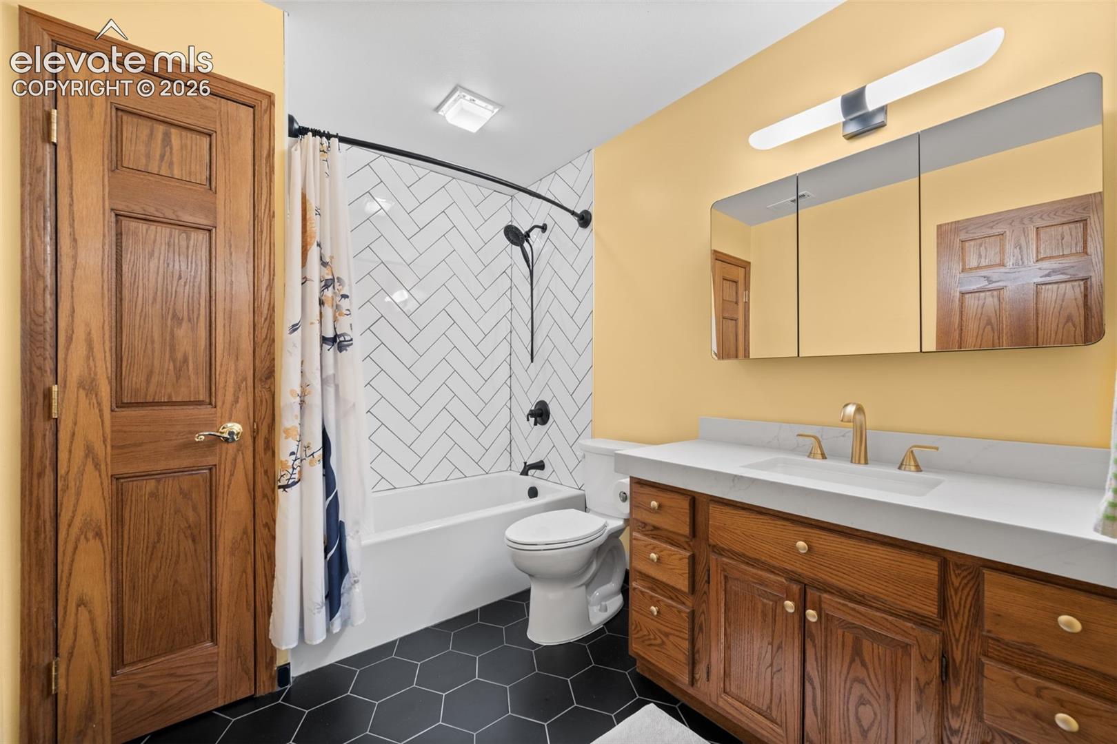 Listing photo 28 for 1675 Oakwood Drive