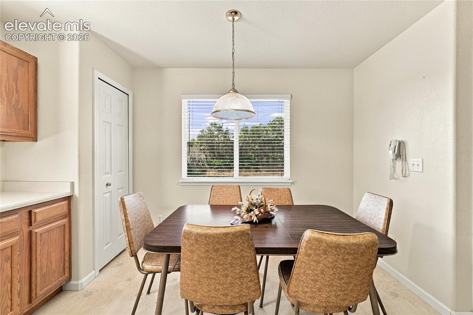 Listing photo 10 for 7538 Sailwind Drive