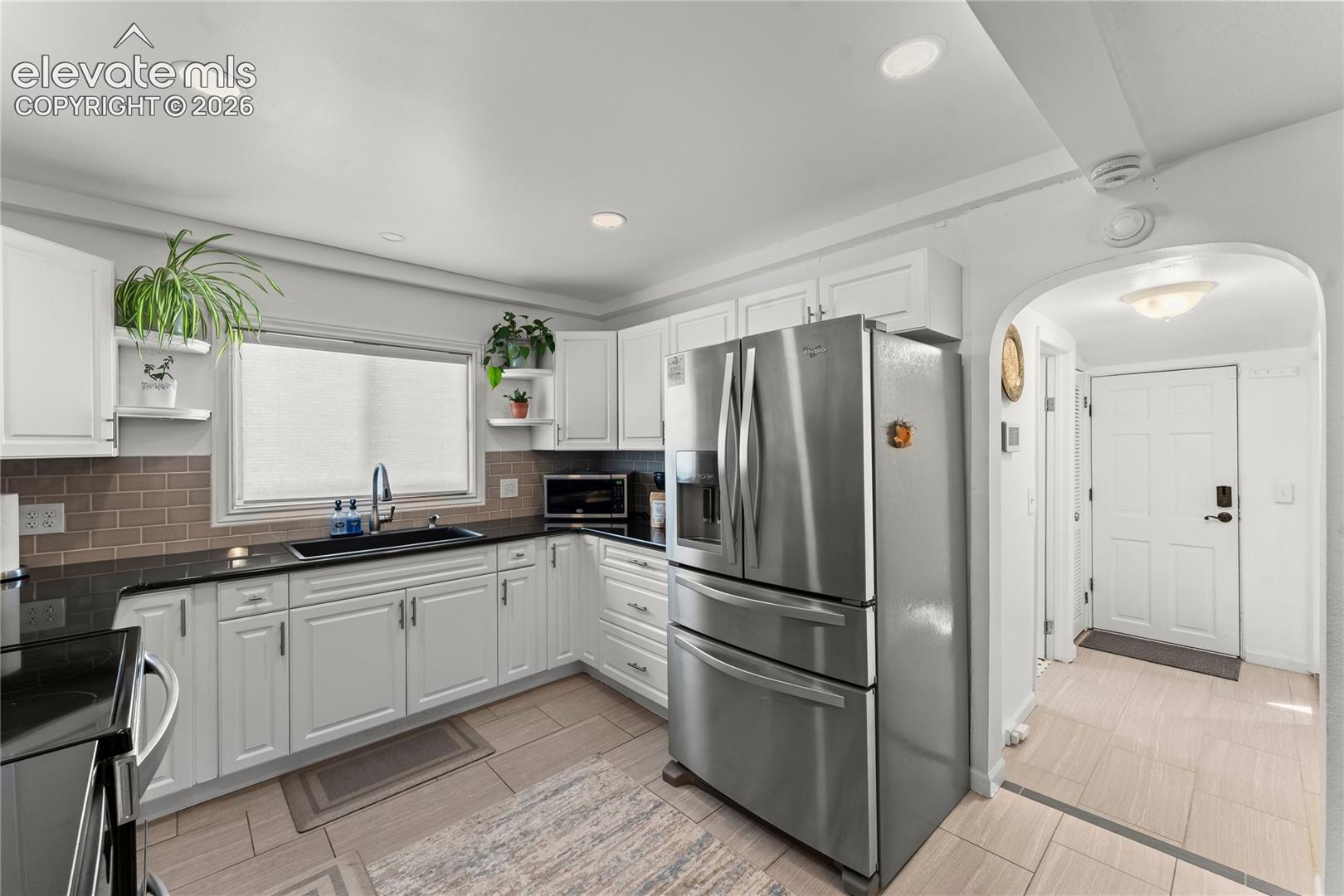 Listing photo 17 for 2706 W Pikes Peak Avenue