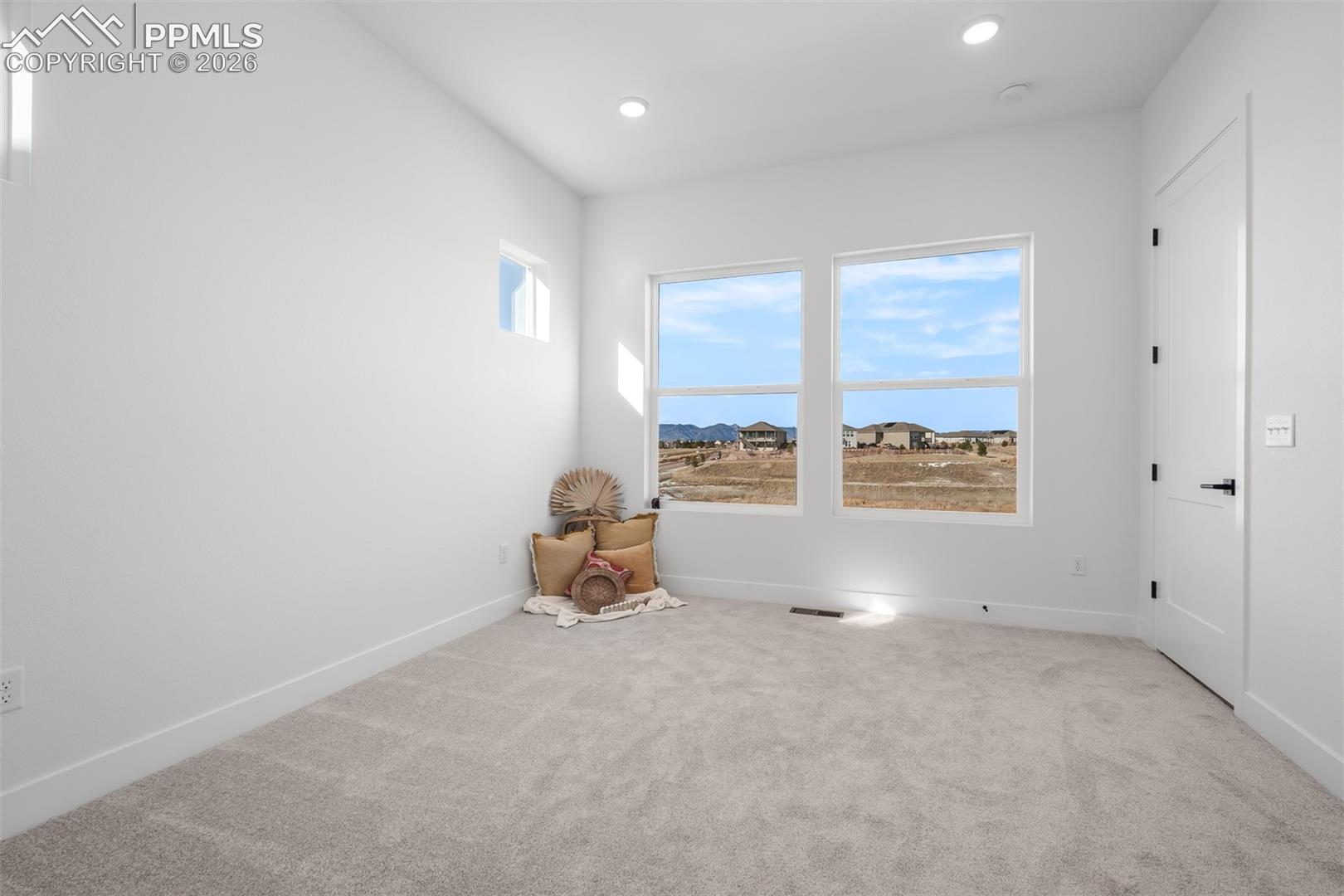 Listing photo 15 for 8850 Frolic View