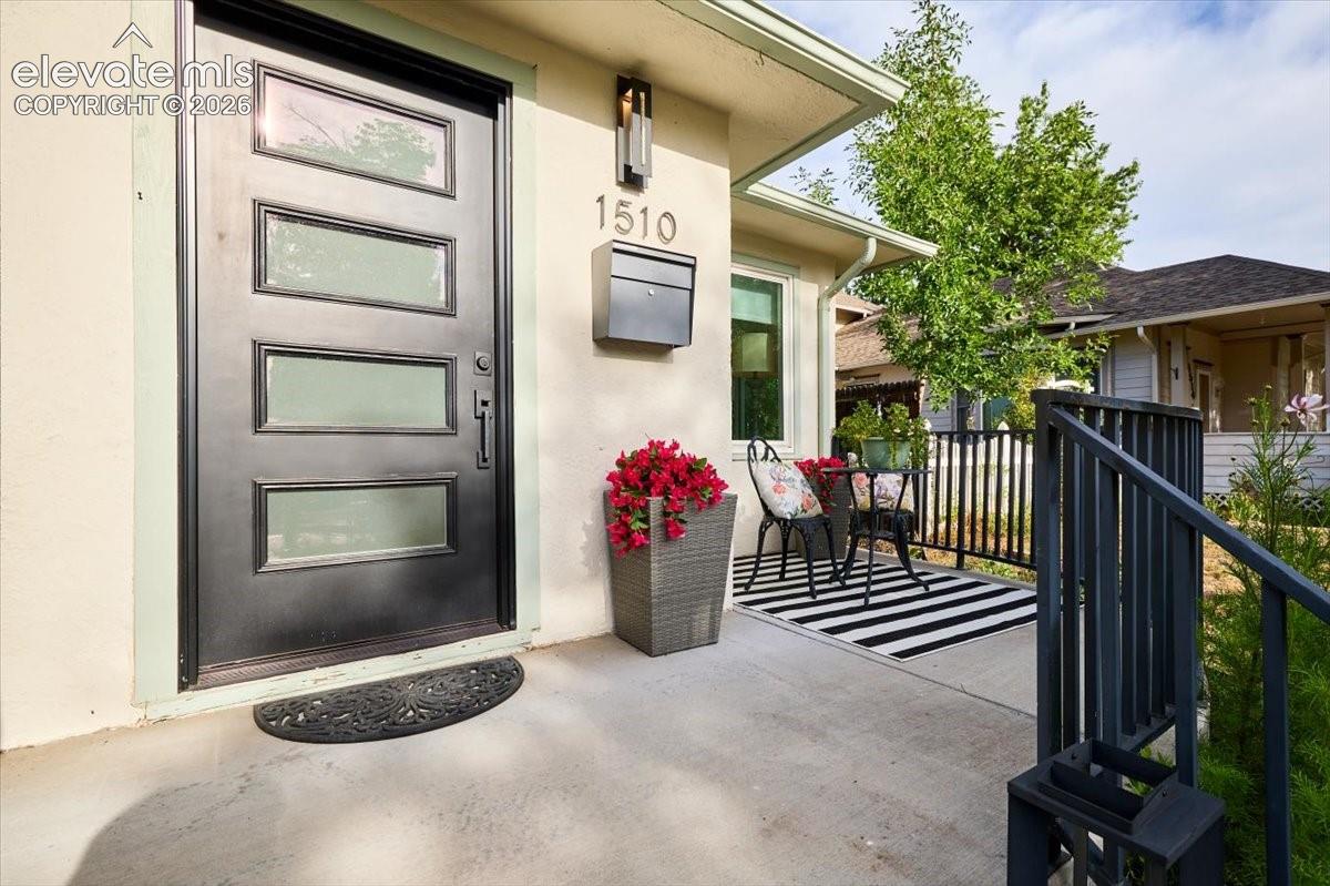 Listing photo 2 for 1510 N El Paso Street