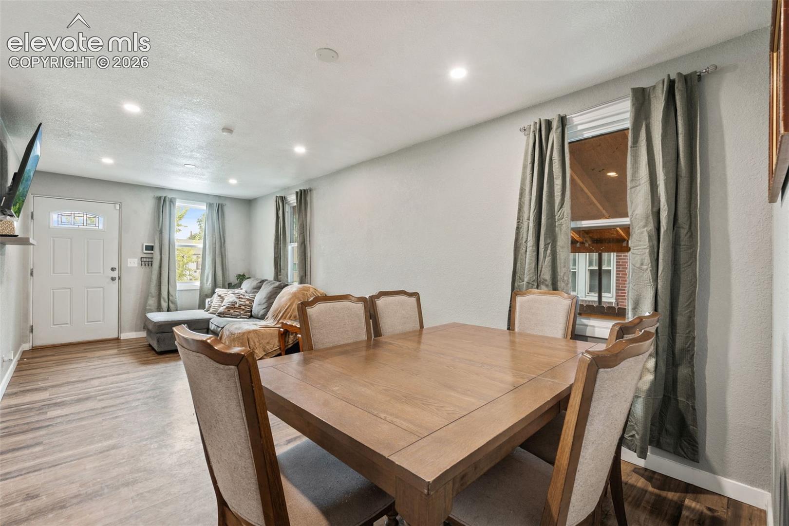 Listing photo 14 for 1726 E Evans Avenue