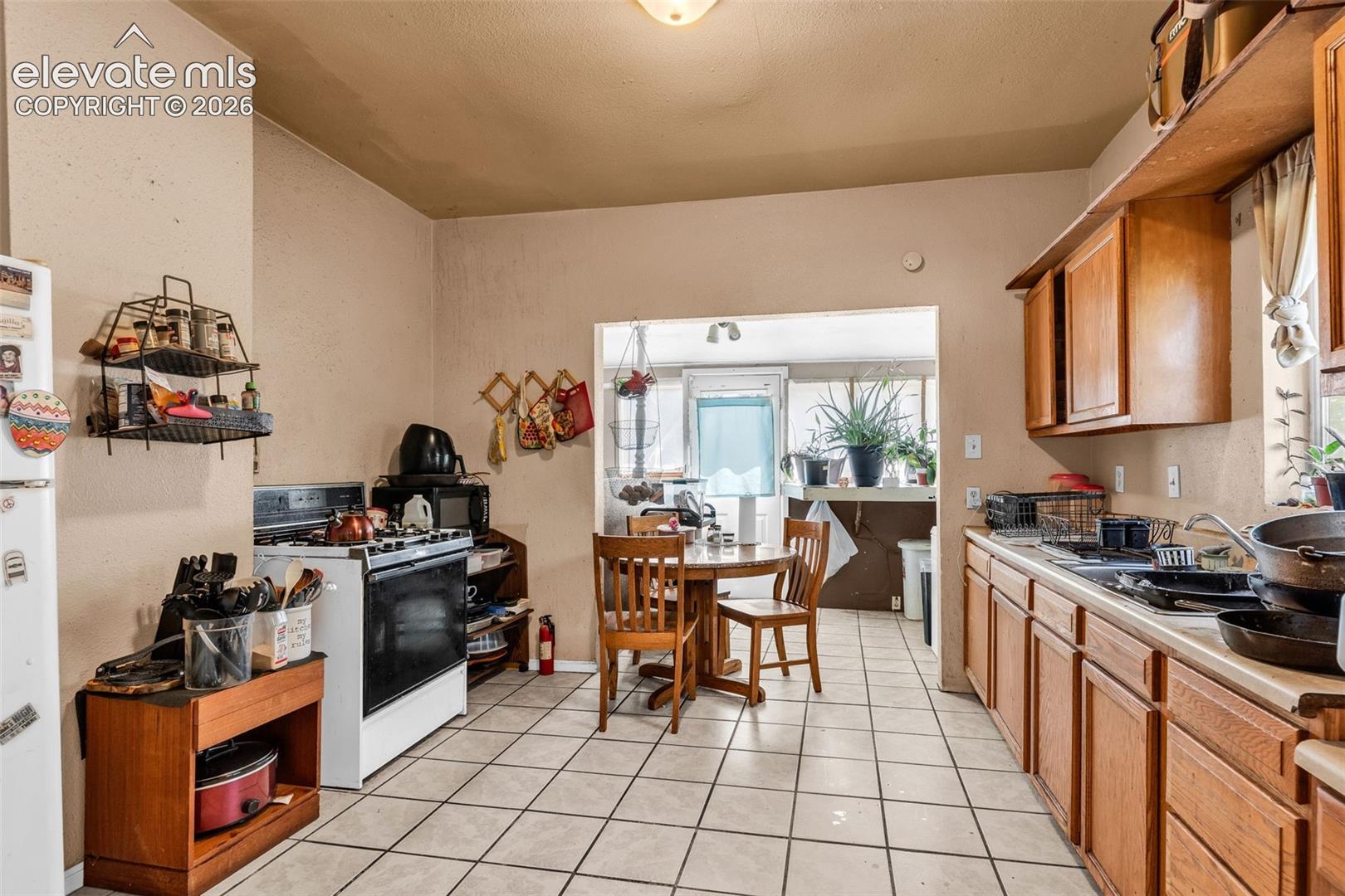 Listing photo 11 for 1008 E 8th Street