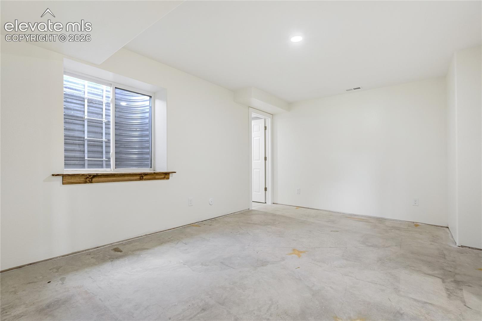 Listing photo 33 for 17650 Fremont Fort Drive