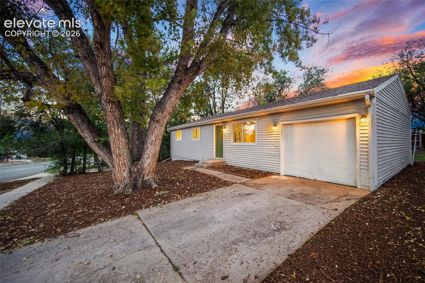 Listing photo 25 for 3928 E Pikes Peak Avenue