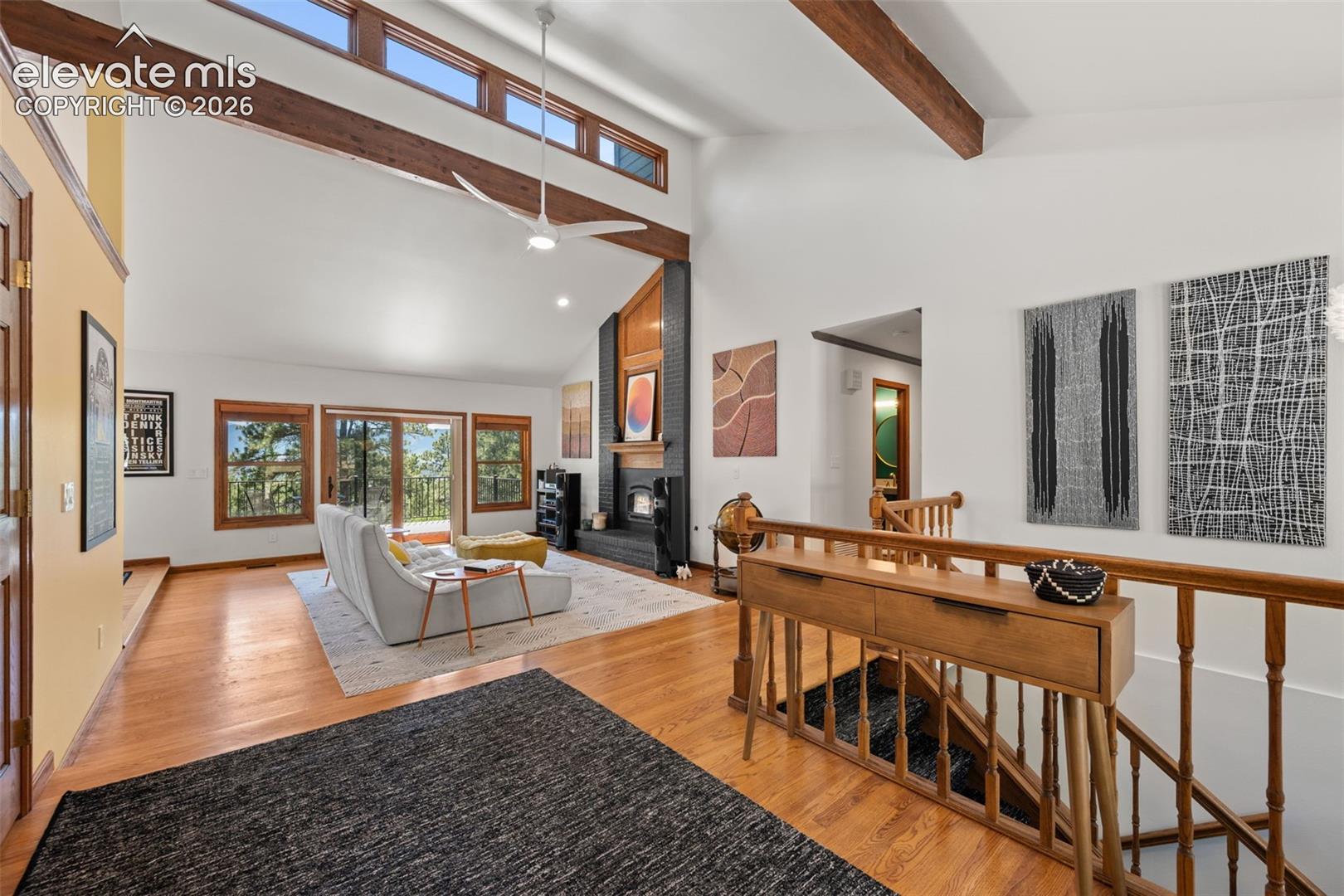 Listing photo 4 for 1675 Oakwood Drive