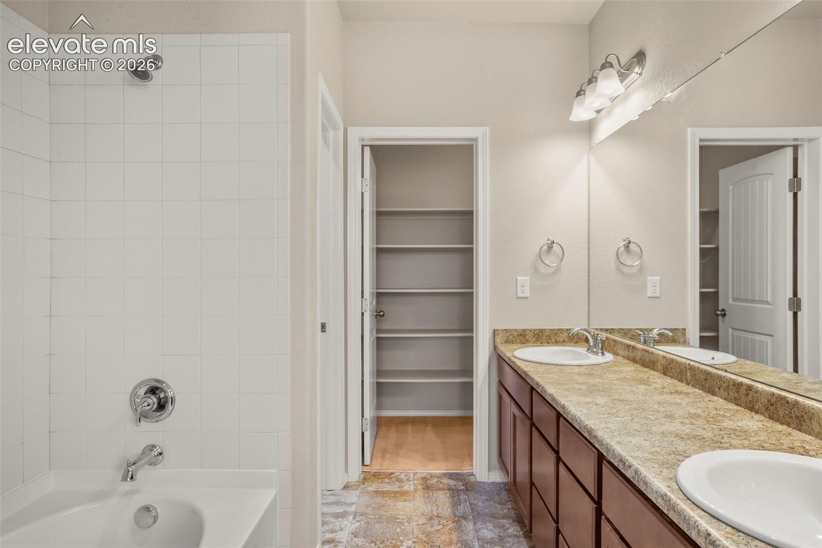 5318 Prominence Point, photo 9
