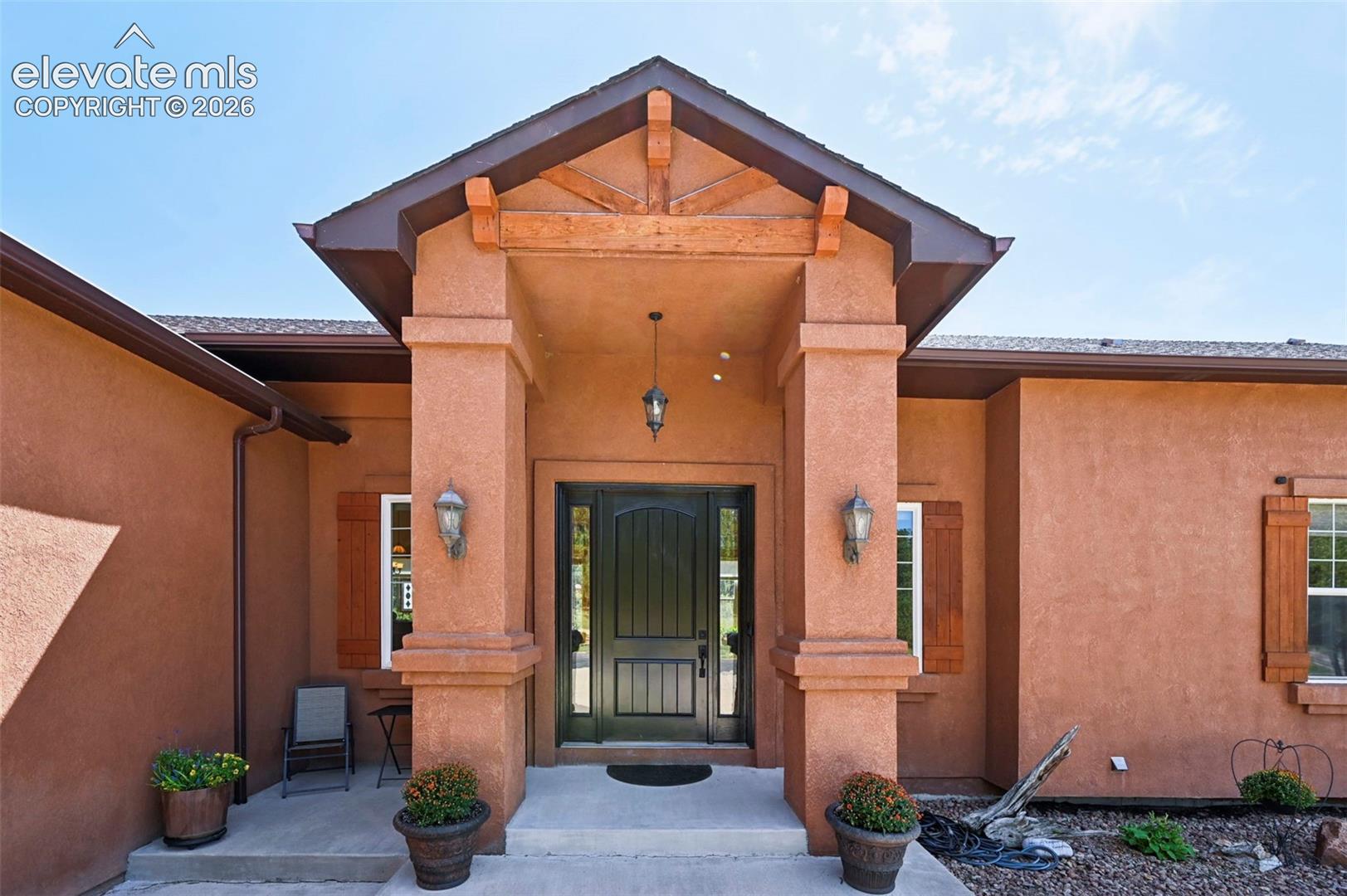 Listing photo 3 for 335 West Way