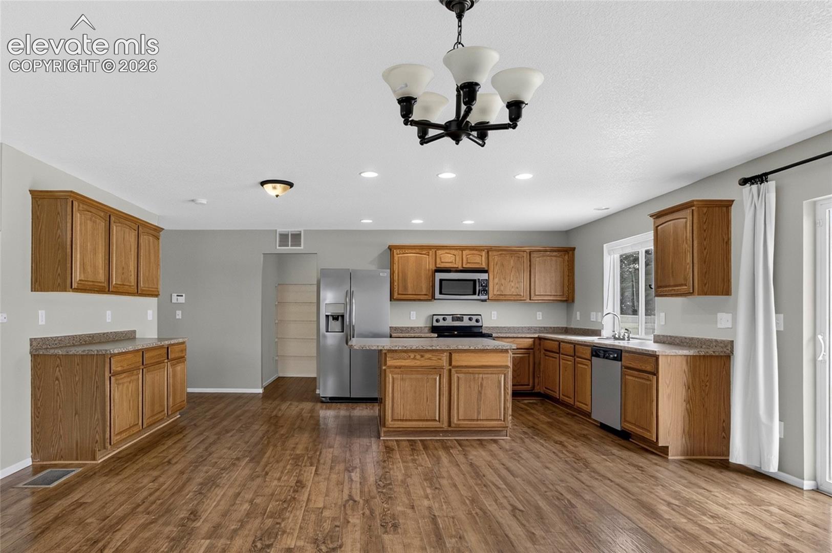 Listing photo 7 for 7935 Campground Drive