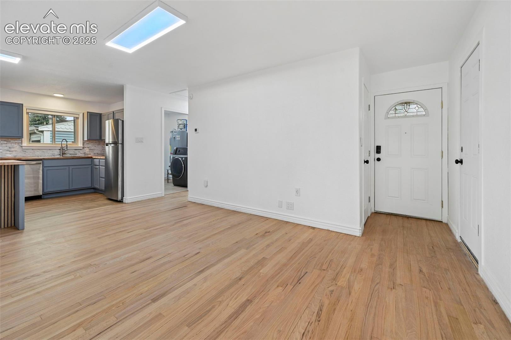 309 Redwood Drive, photo 3