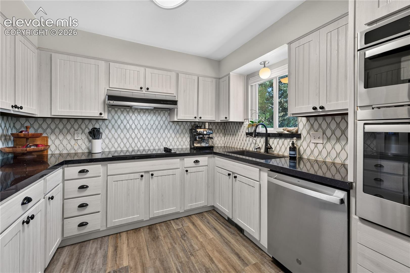 Listing photo 15 for 369 Burgess Drive