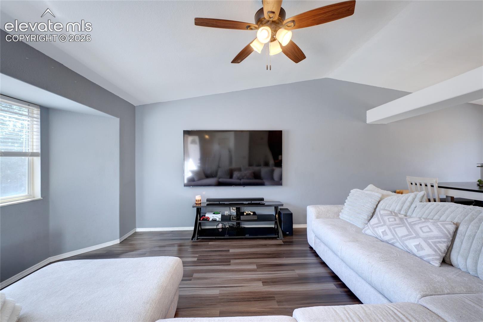 Listing photo 4 for 299 S Falcon Drive