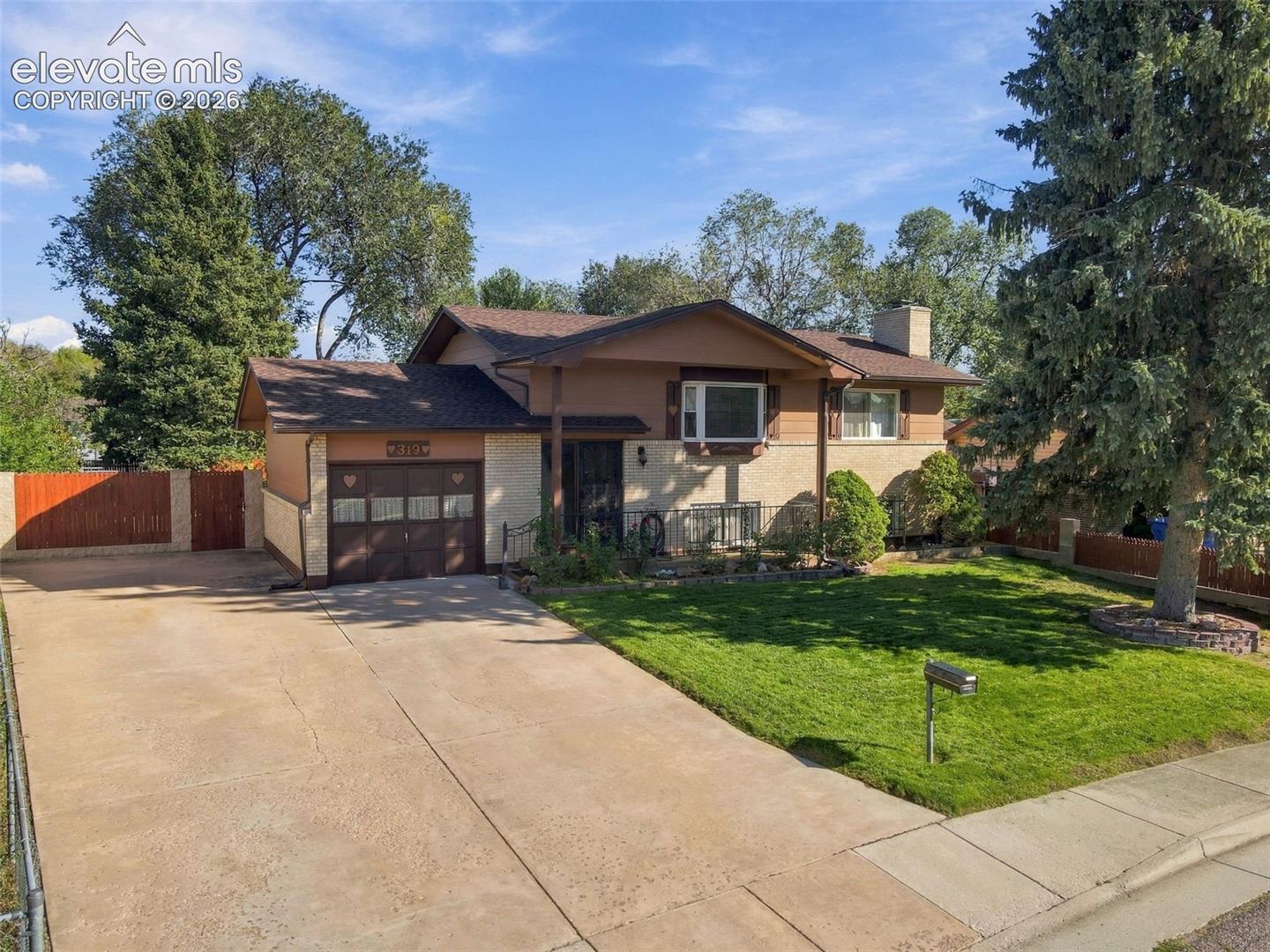 Listing photo 8 for 319 Fairfax Street