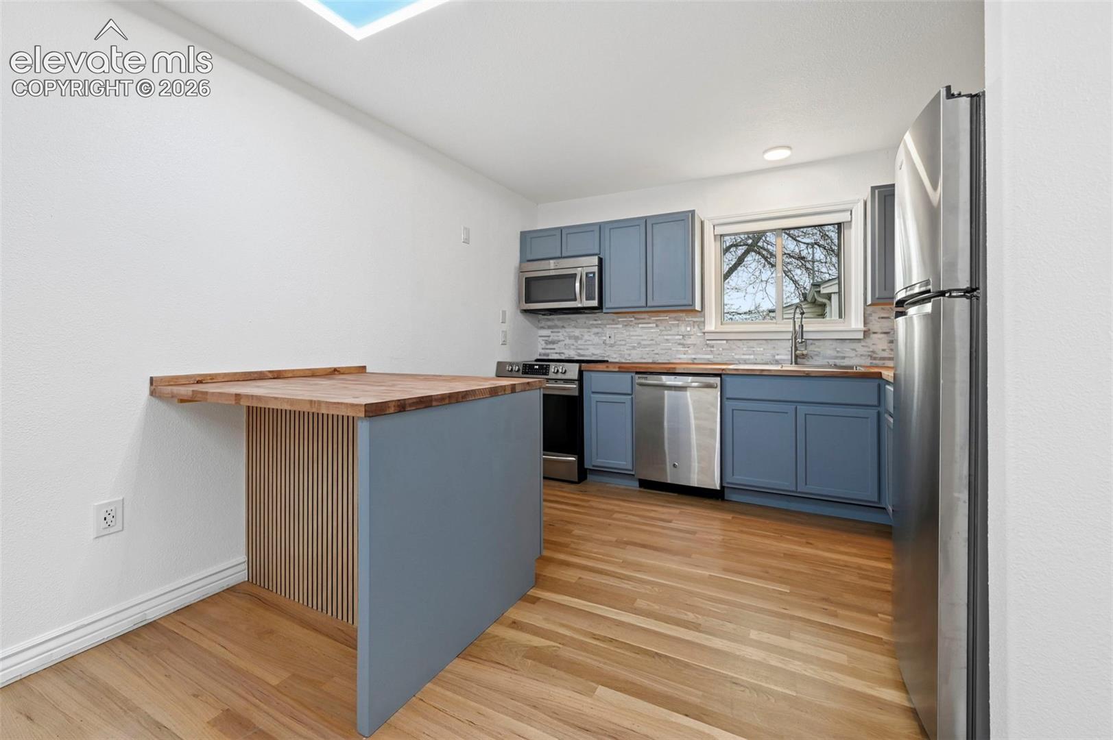 309 Redwood Drive, photo 7