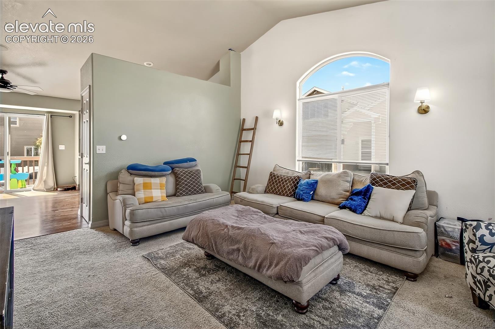 Listing photo 3 for 7358 Maybeck View
