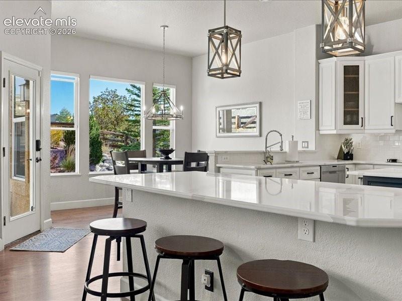 Listing photo 2 for 589 Burke Hollow Drive