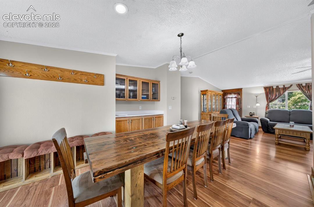 Listing photo 9 for 755 High Prairie Point