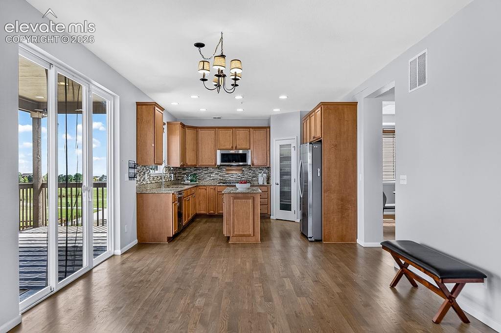 Listing photo 15 for 9725 Beryl Drive