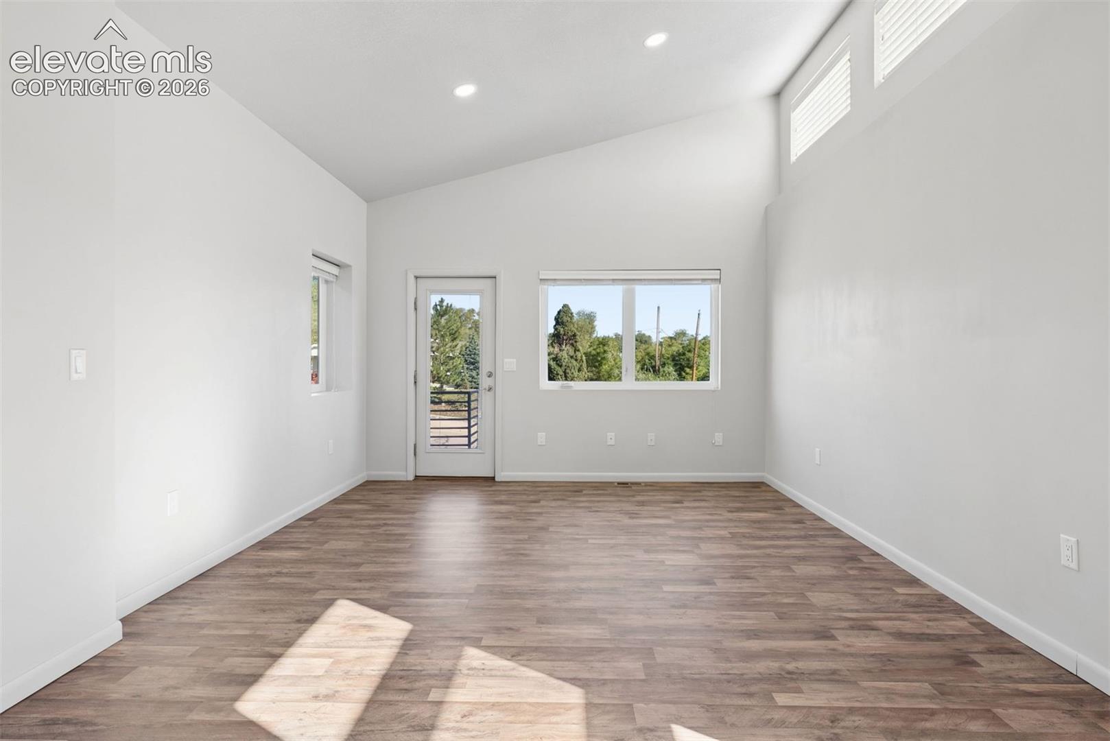 Listing photo 28 for 815 W Jefferson Street