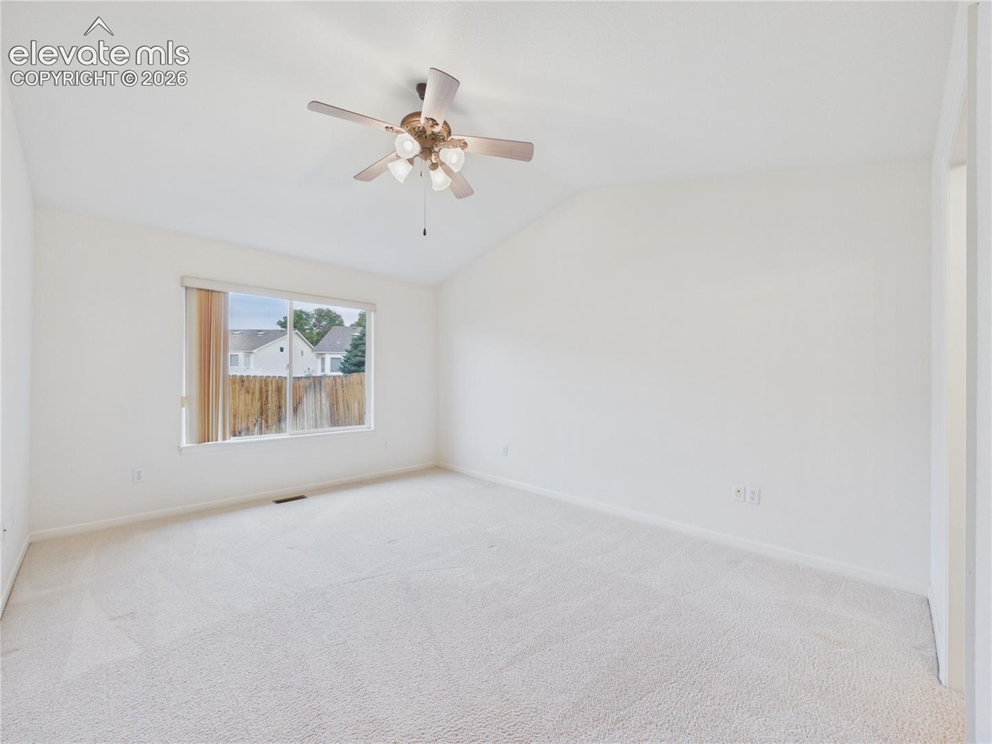 Listing photo 12 for 2025 Kingsroyal Boulevard F