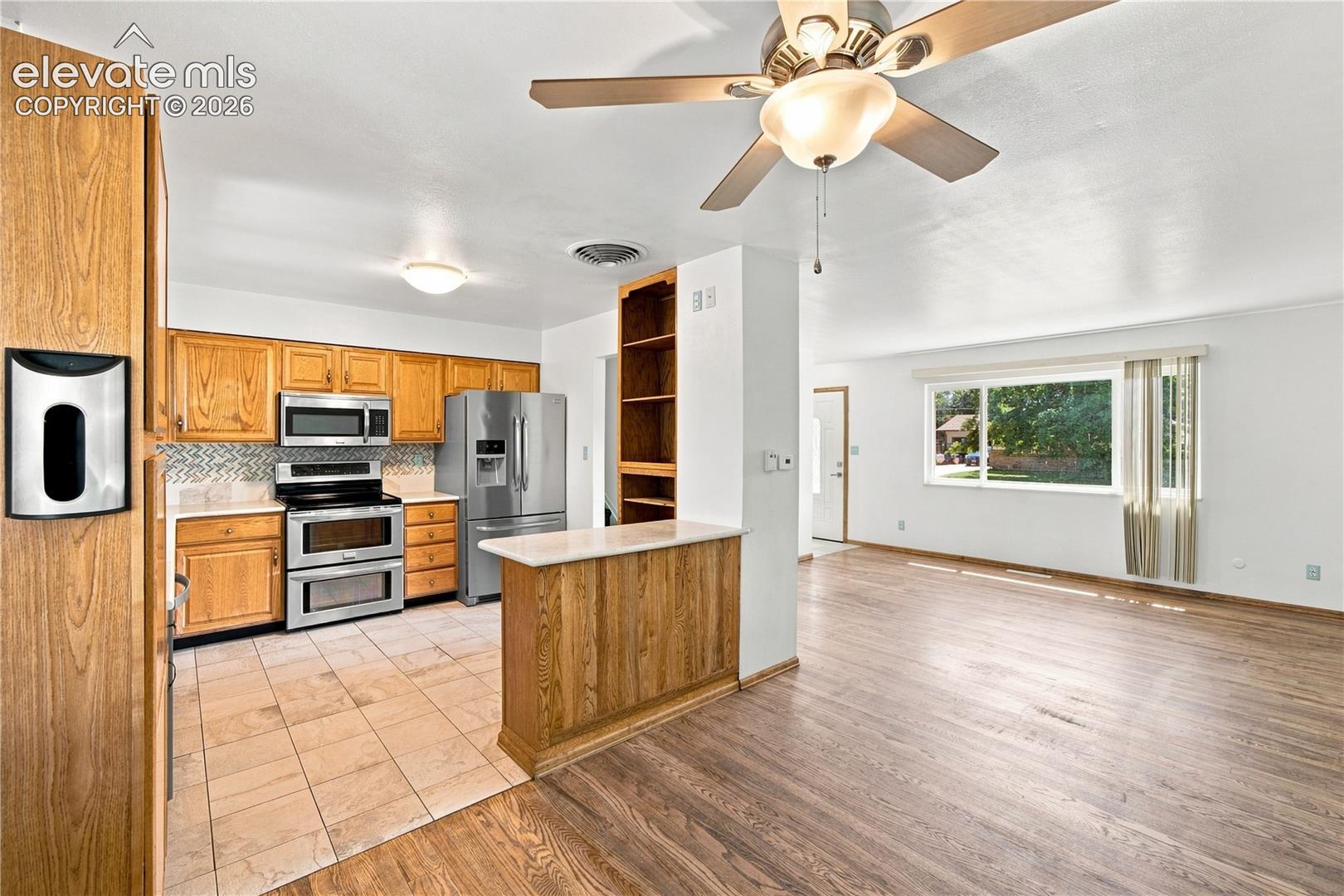 Listing photo 5 for 540 Starlite Drive
