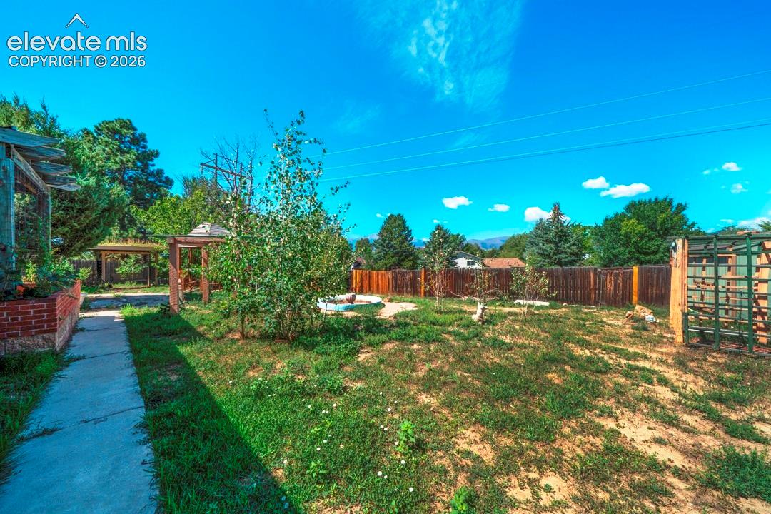 Listing photo 8 for 2236 Vintage Drive