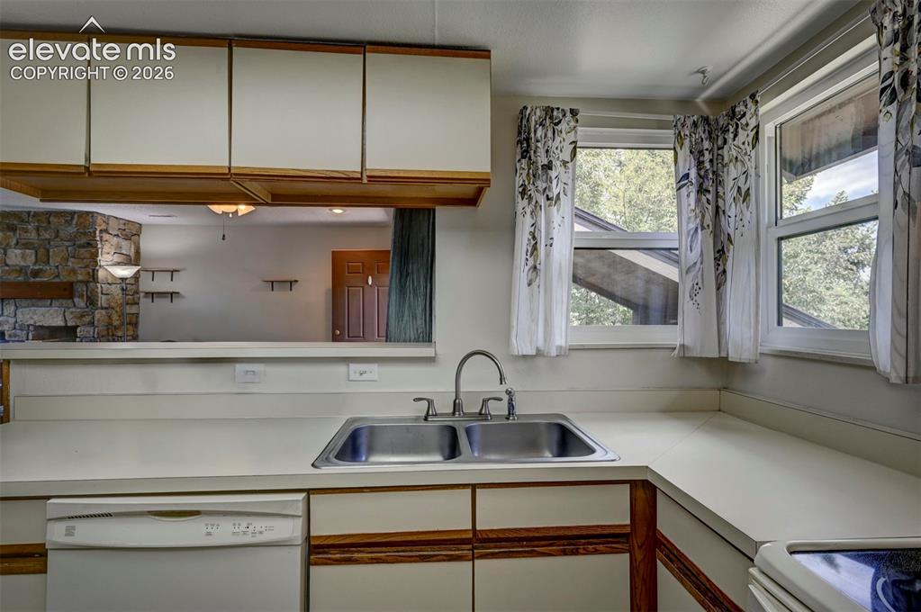 1016 Moorings Drive, photo 10