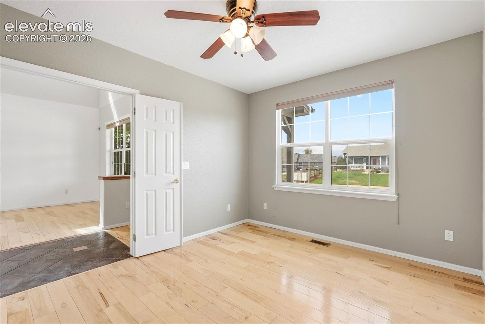 Listing photo 7 for 8931 Oakmont Road