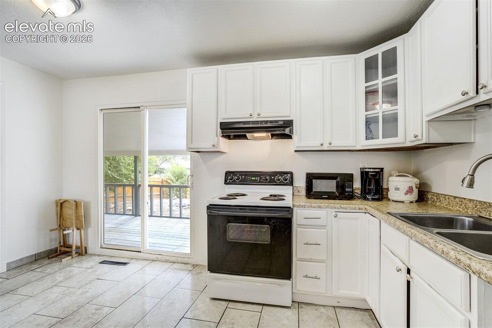 Listing photo 15 for 3415 Bridgewood Lane