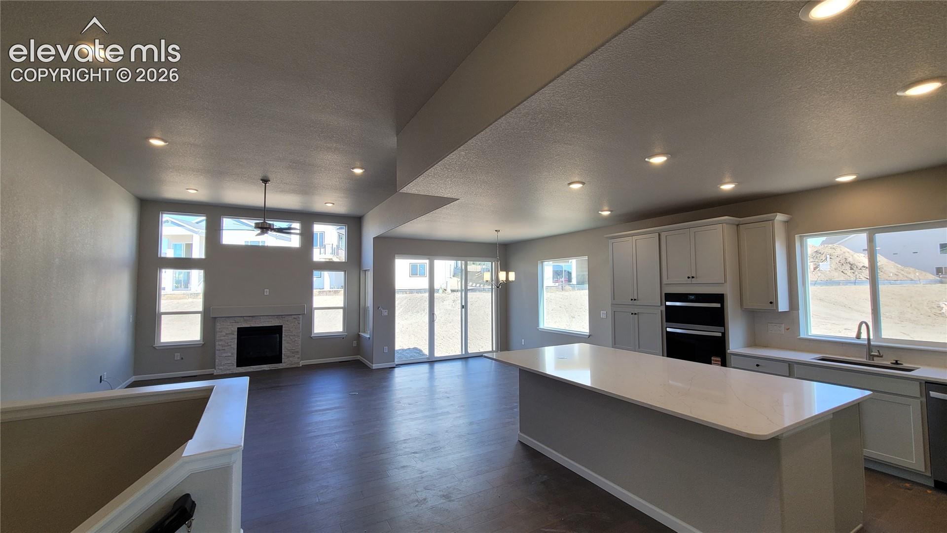 Listing photo 3 for 6646 Miro Lane