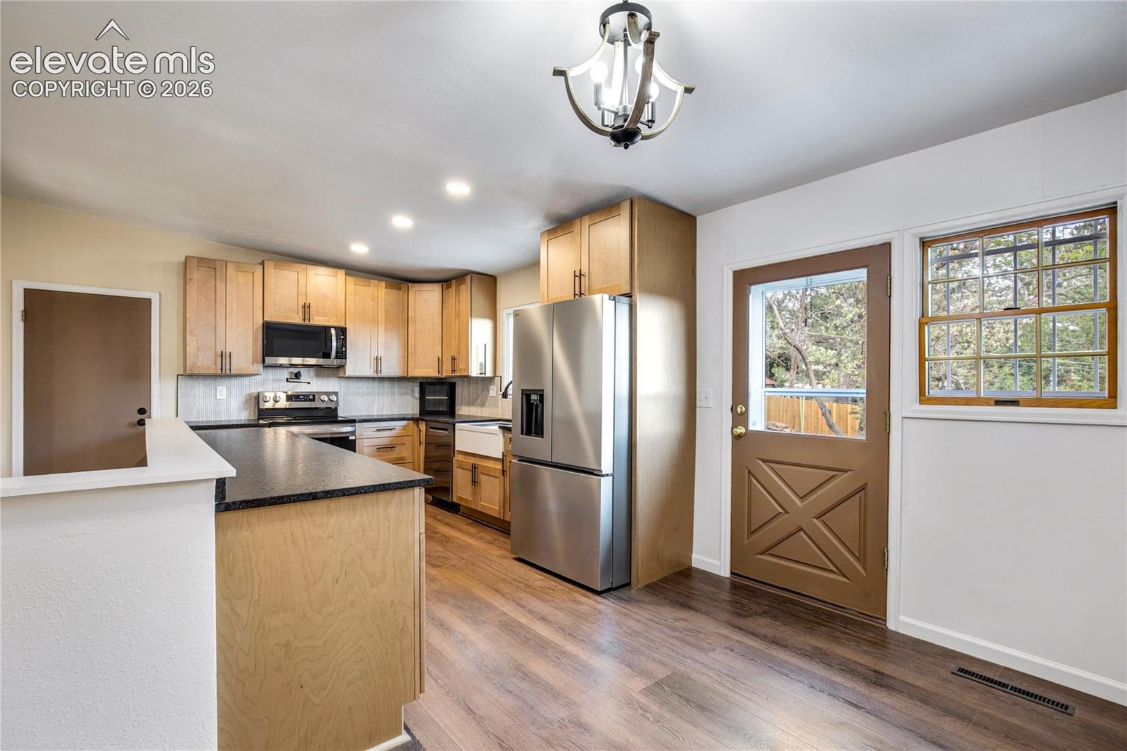 Listing photo 41 for 609 Crestridge Avenue