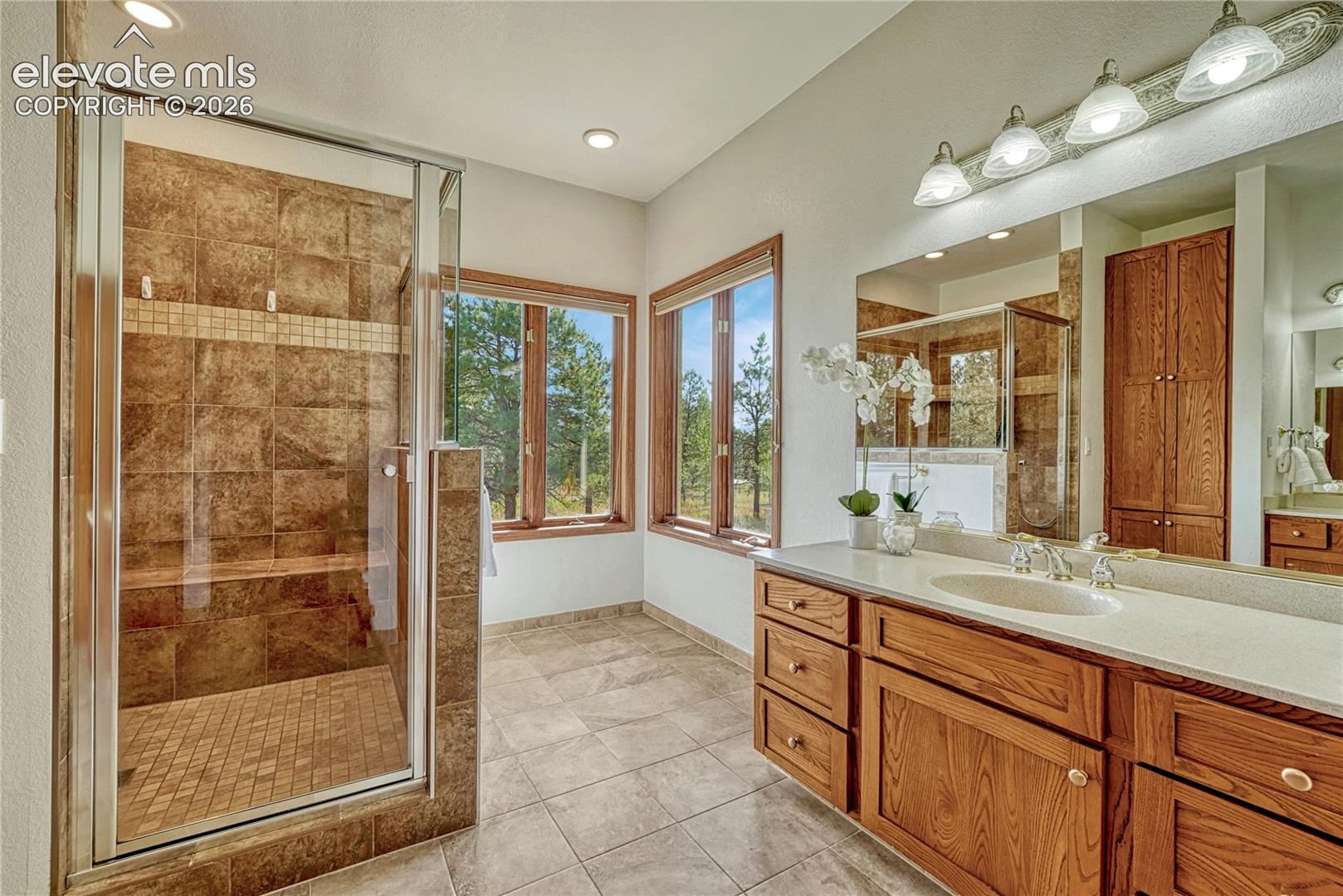 Listing photo 6 for 19435 Sherwood Trail