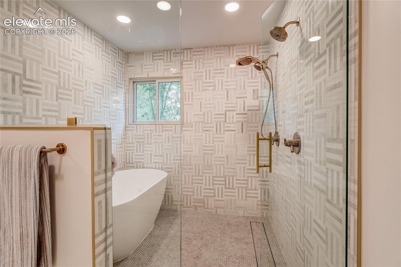 Listing photo 38 for 3981 S Hillcrest Drive