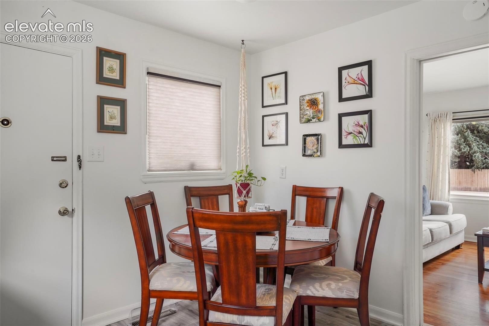 Listing photo 11 for 708 E La Salle Street