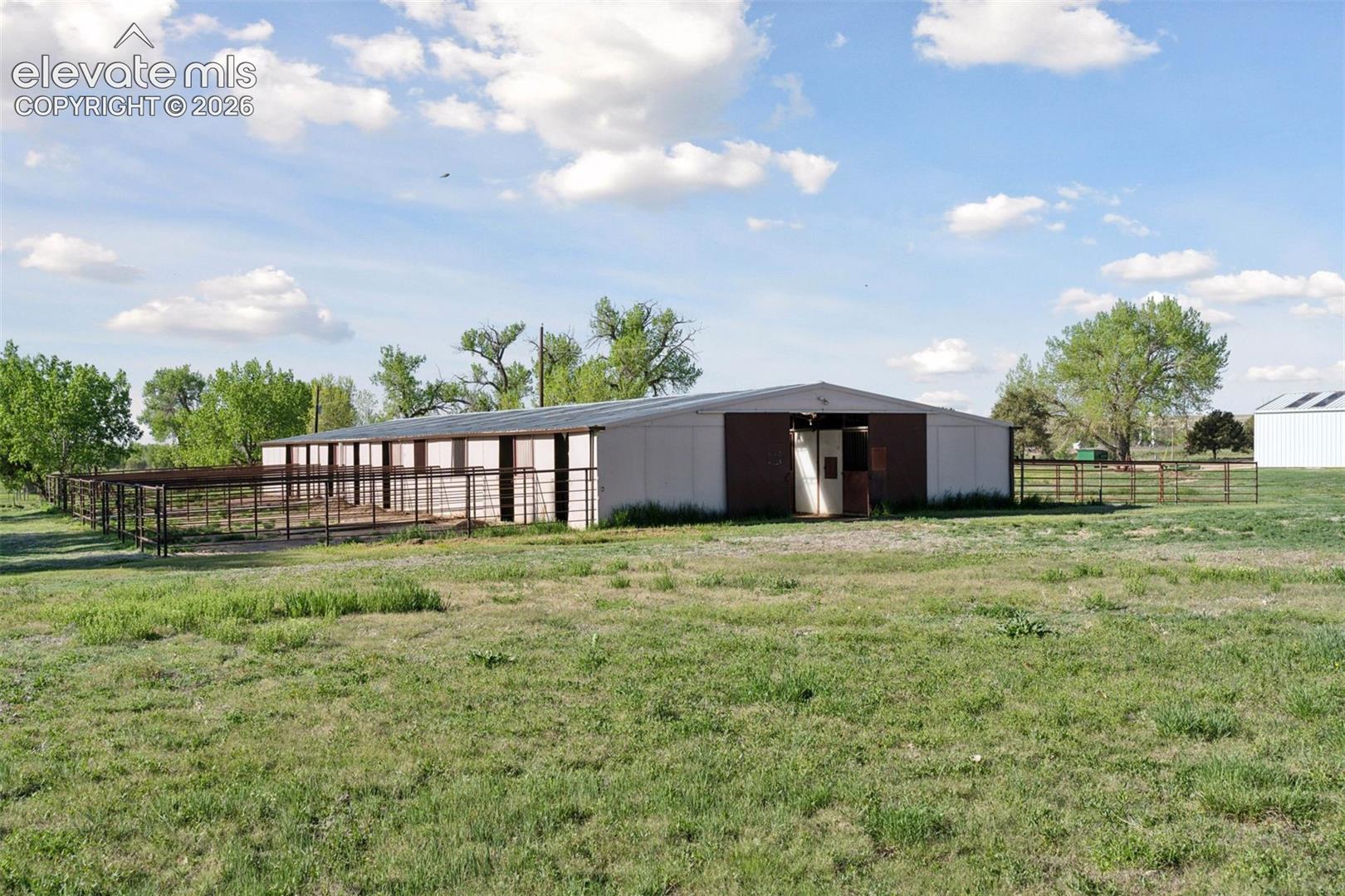 Listing photo 10 for 16990 Old Pueblo Road