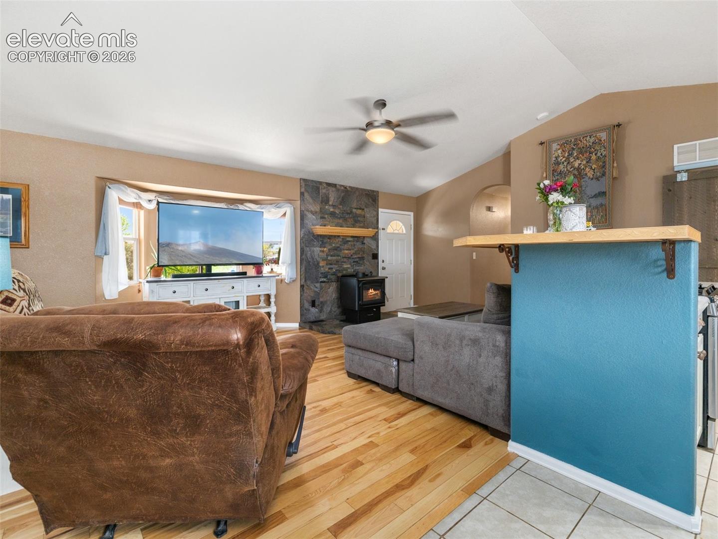 Listing photo 6 for 675 E McClave Drive
