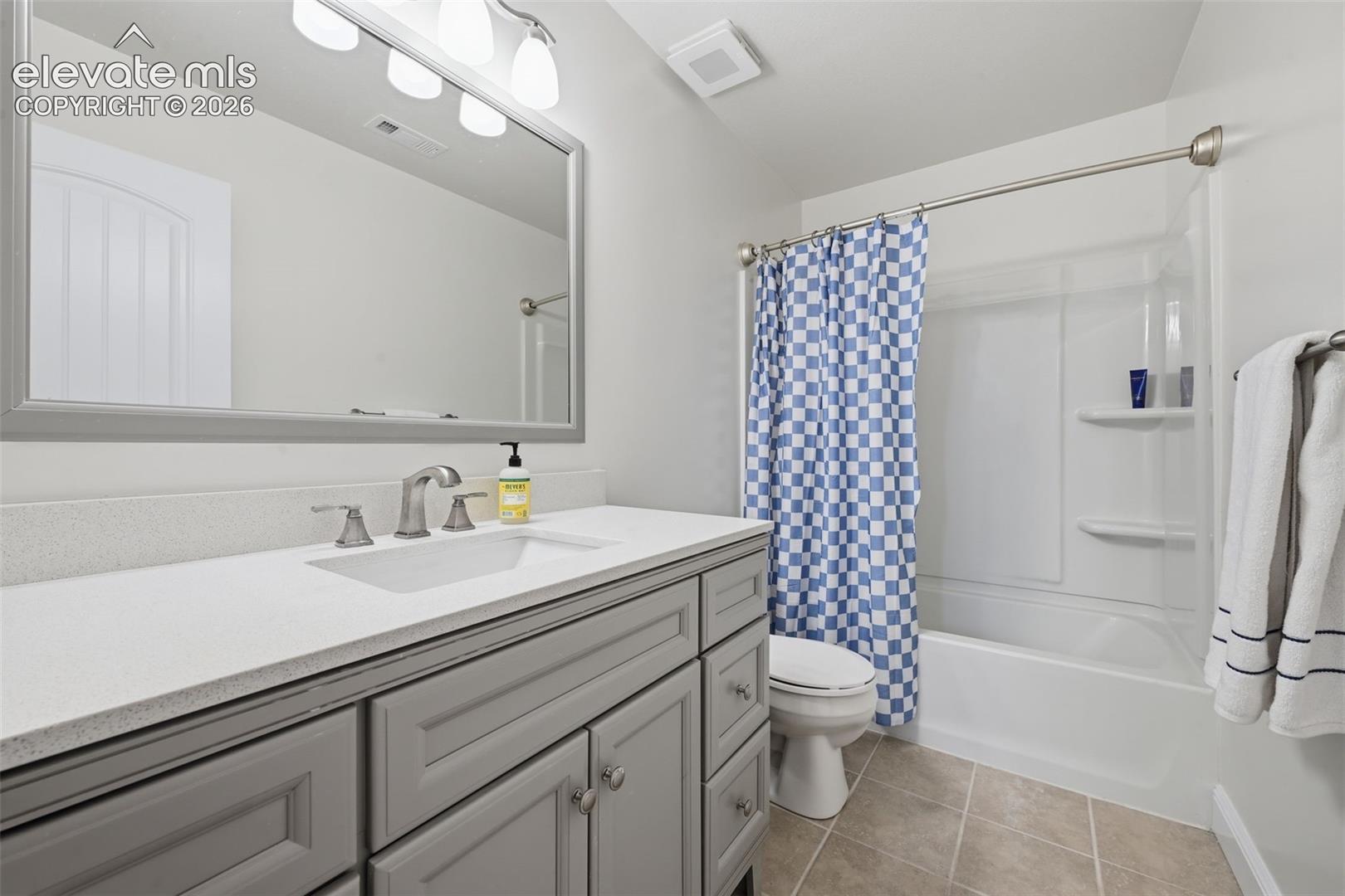 Listing photo 26 for 780 Bayfield Drive