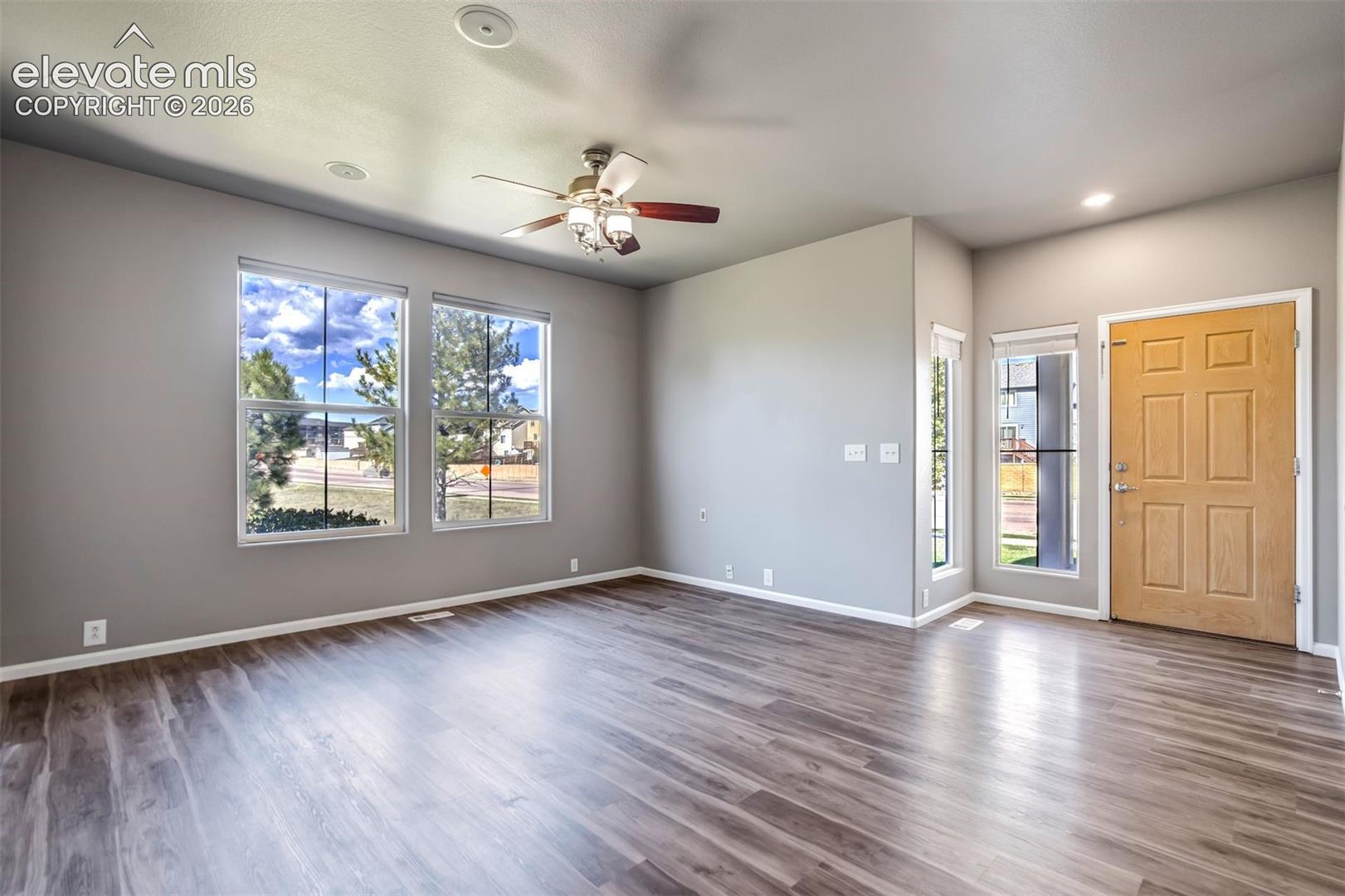 Listing photo 6 for 7303 Sandy Springs Point