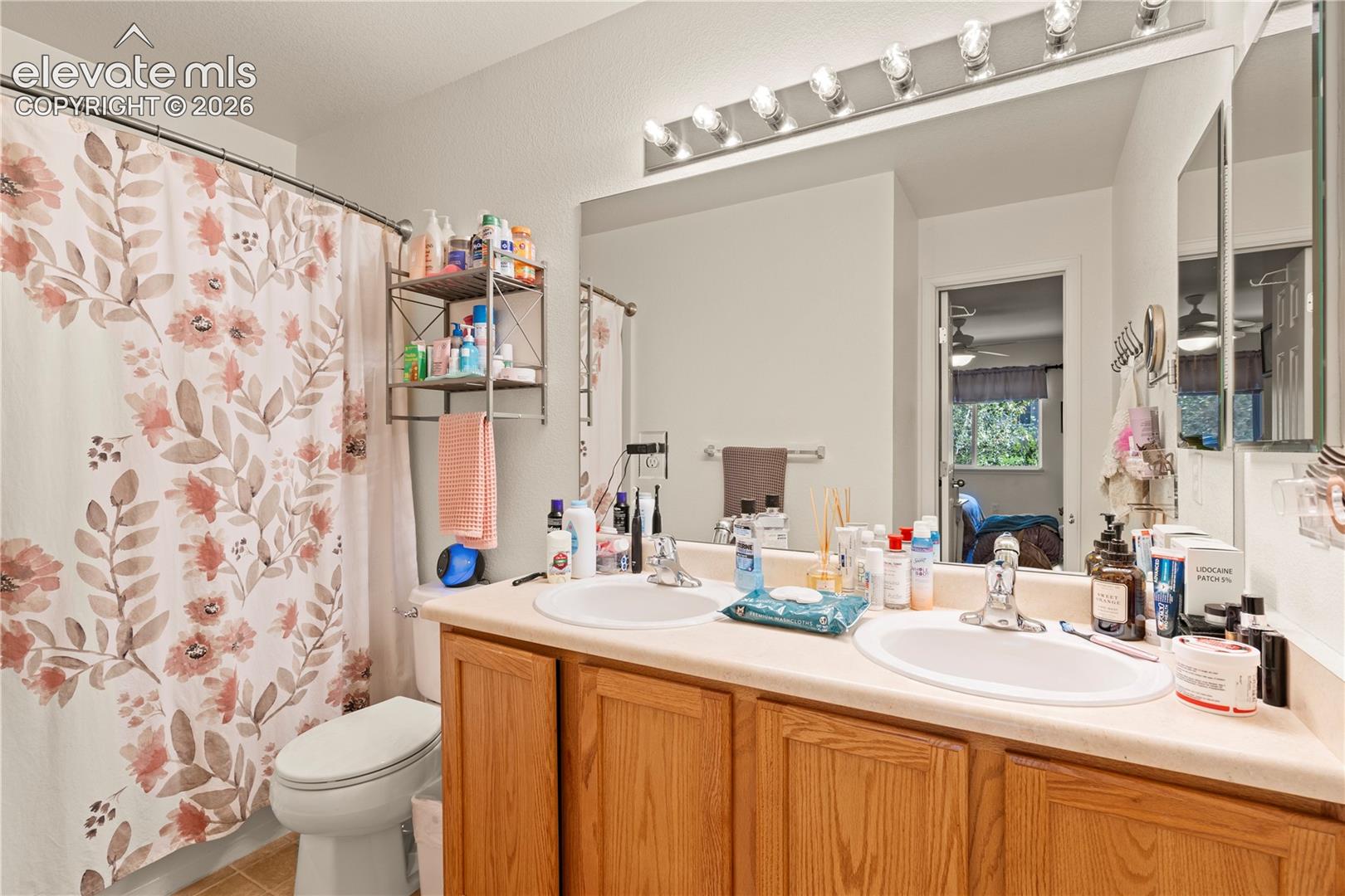 Listing photo 14 for 8234 Meadowcrest Drive