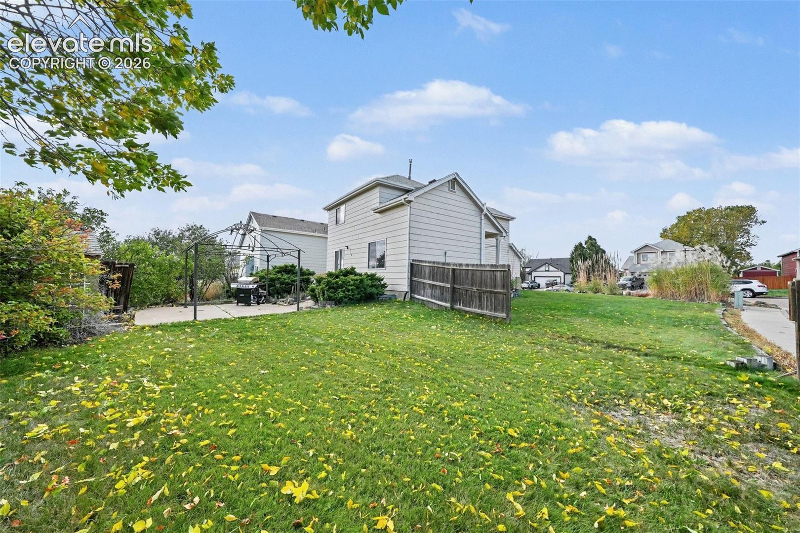 Listing photo 30 for 912 Legend Oak Drive