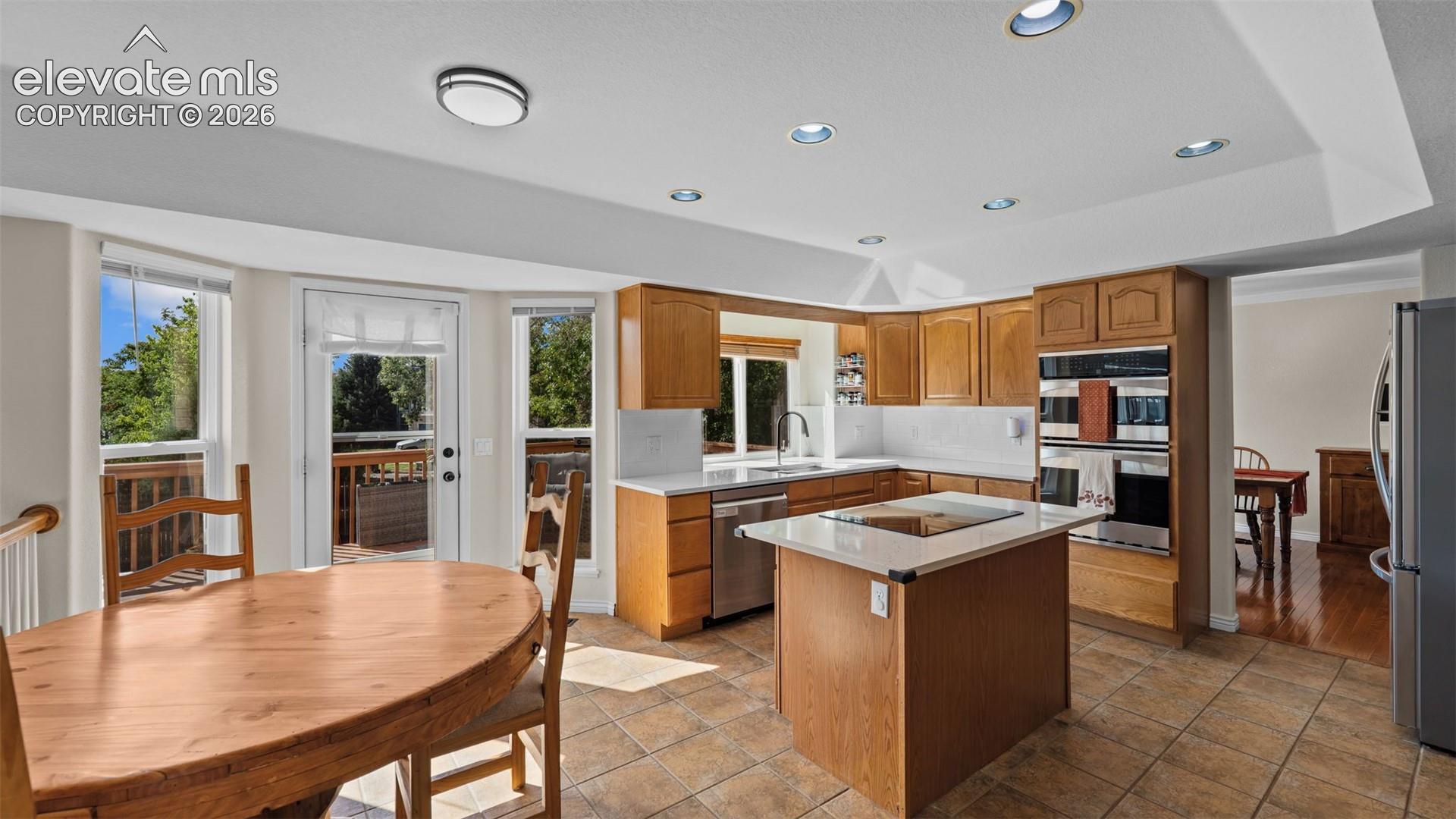 Listing photo 6 for 2405 Linenhall Court