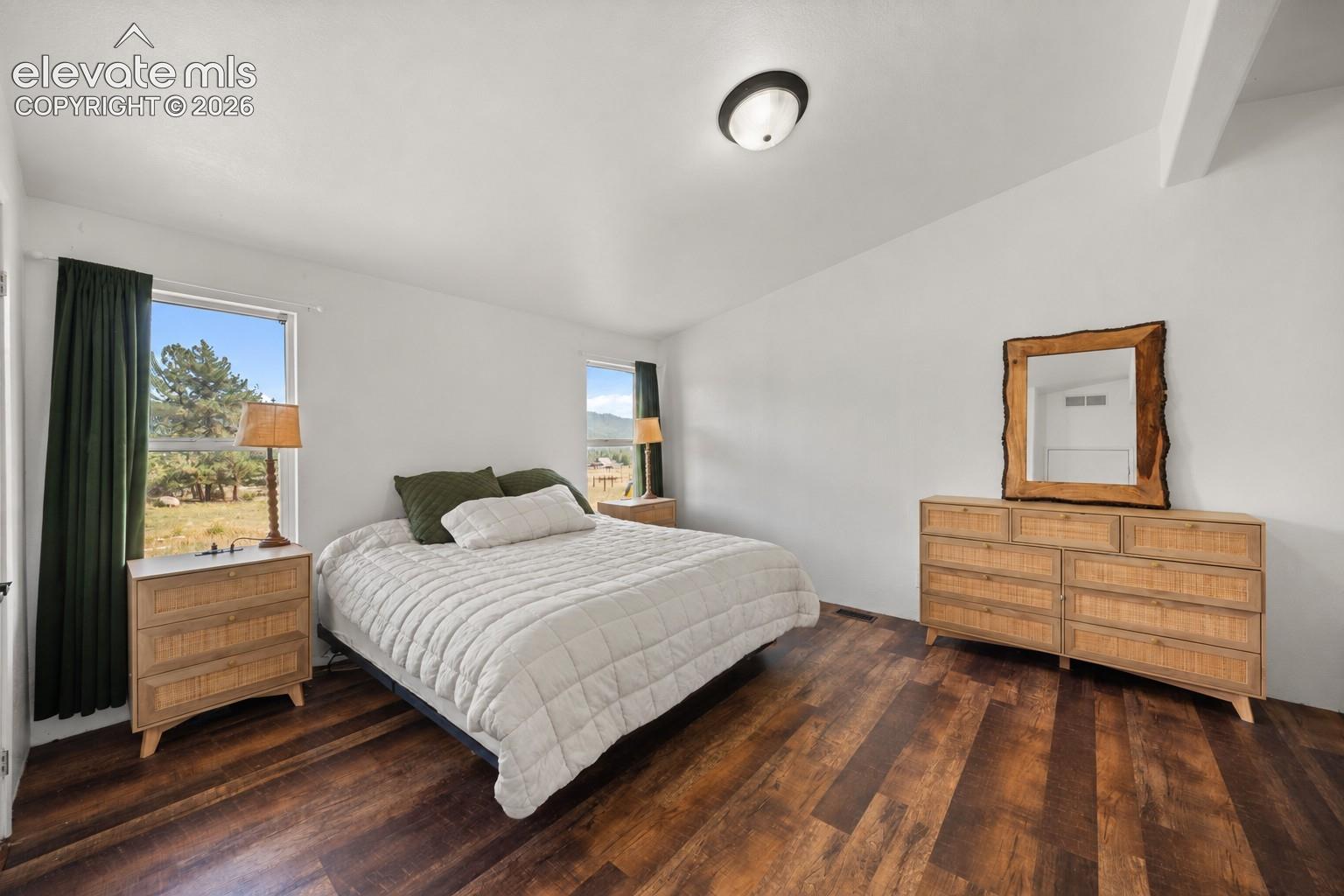 Listing photo 11 for 464 Hackamore Drive
