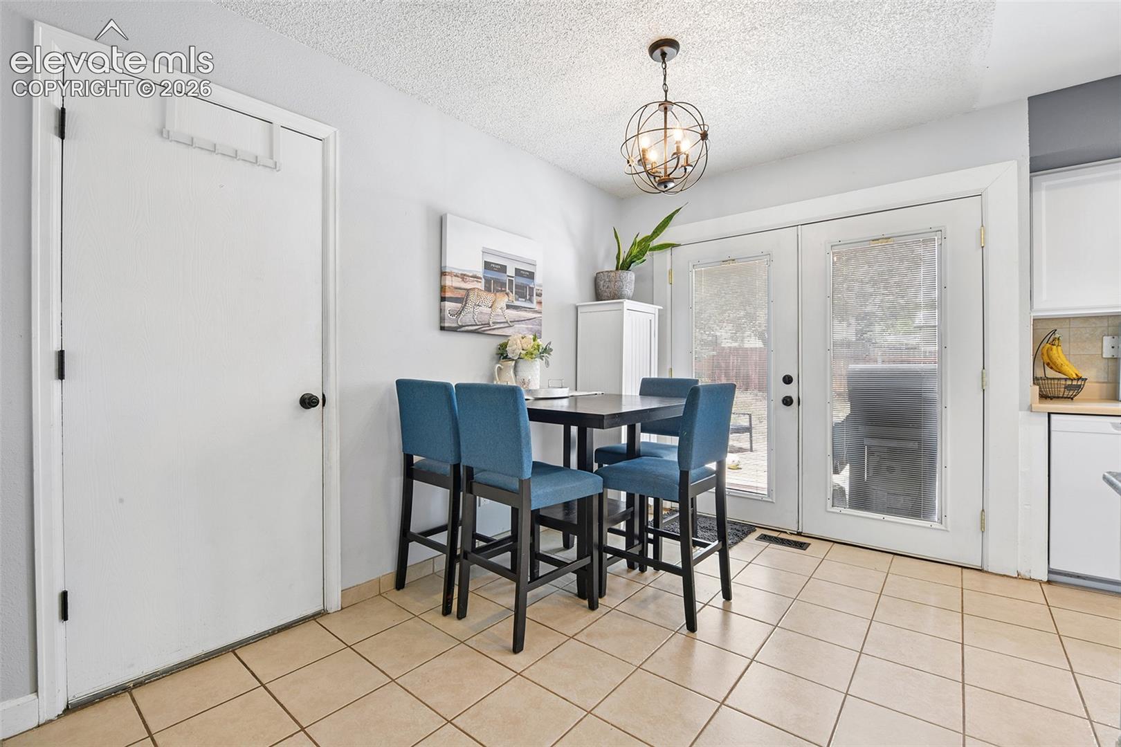 Listing photo 7 for 6830 Parkridge Court