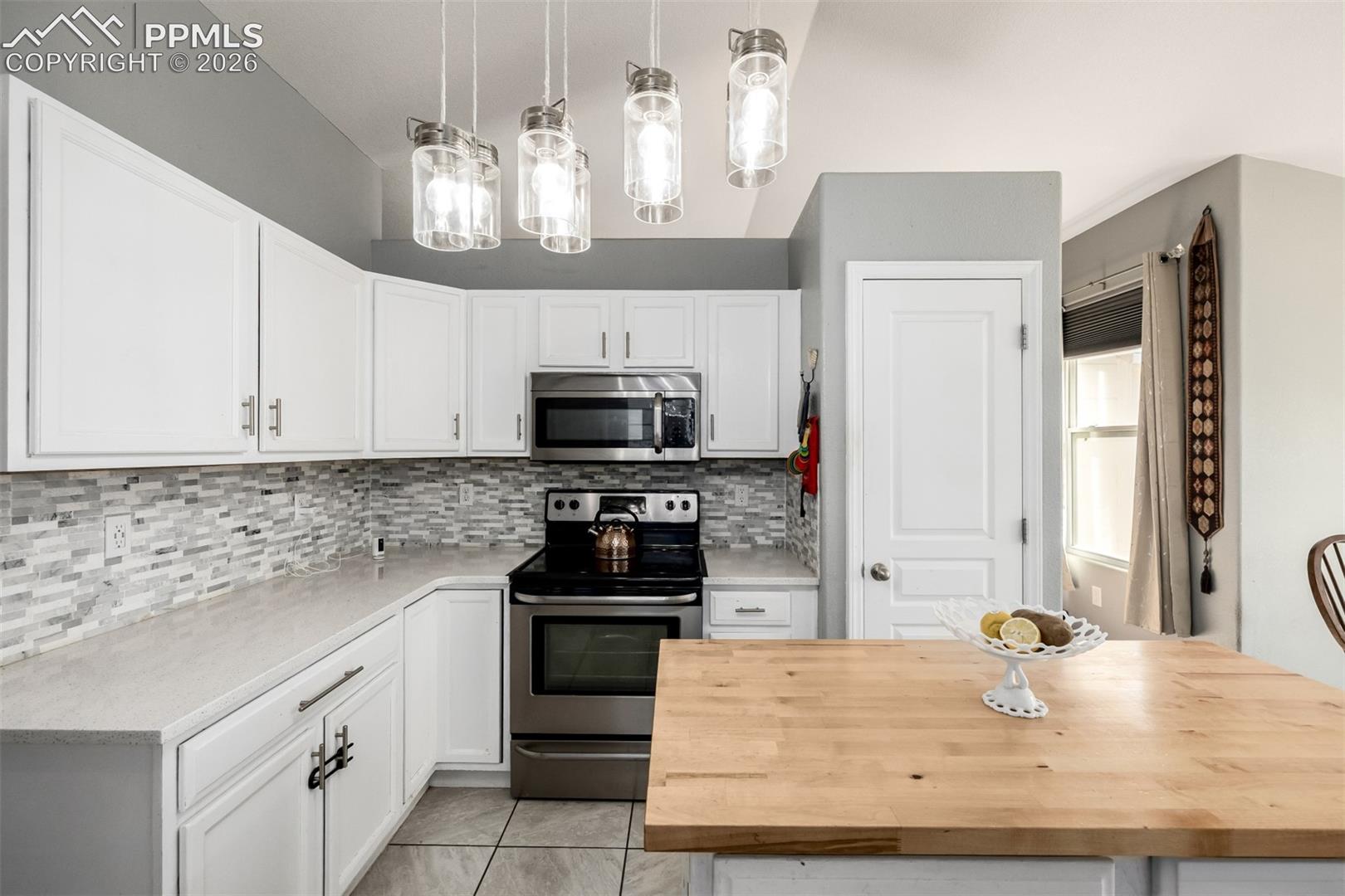 Listing photo 11 for 830 Winebrook Way