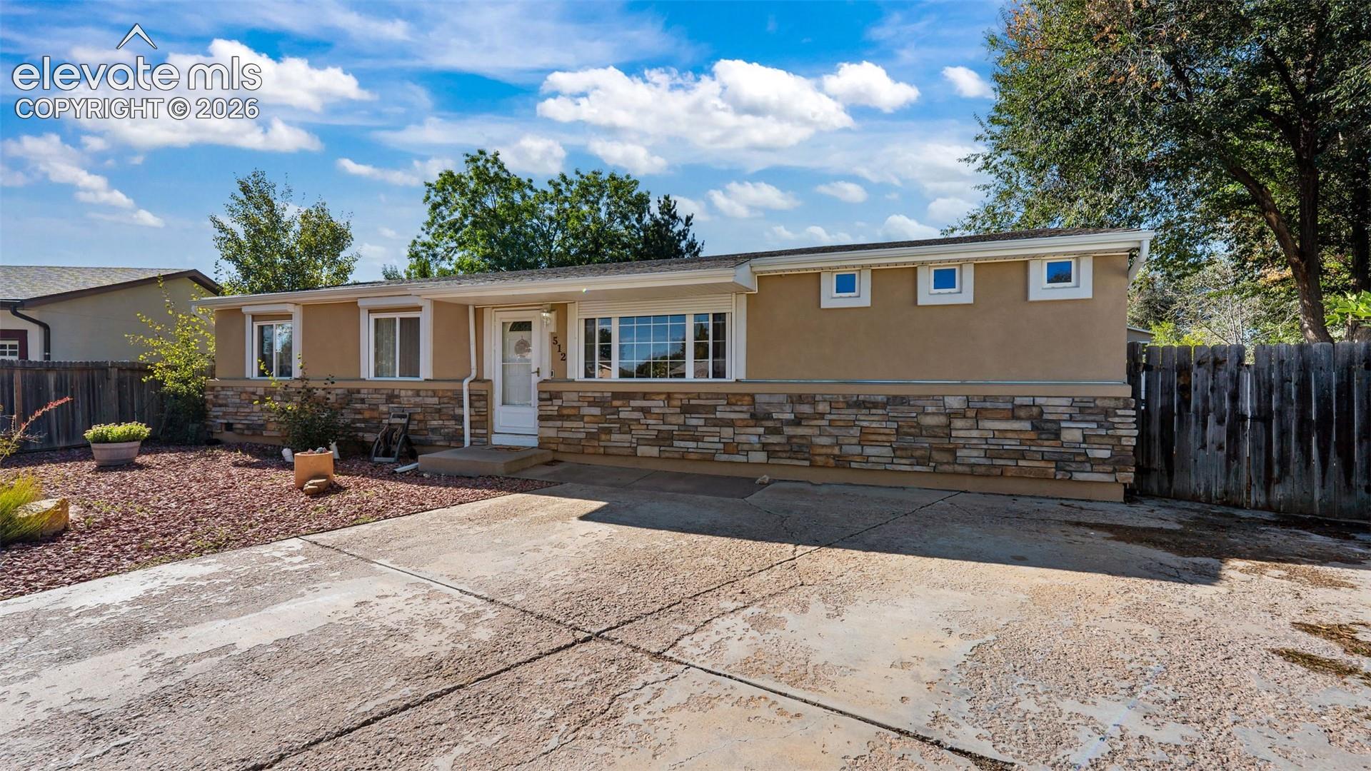 Listing photo 30 for 512 Corte Sol NA
