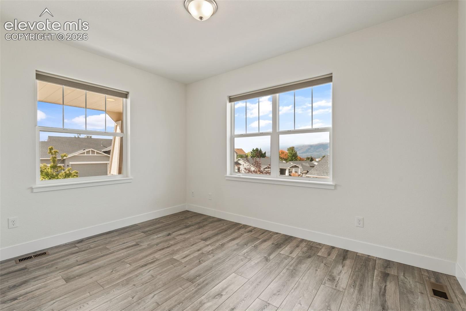 Listing photo 4 for 1952 Clayhouse Drive