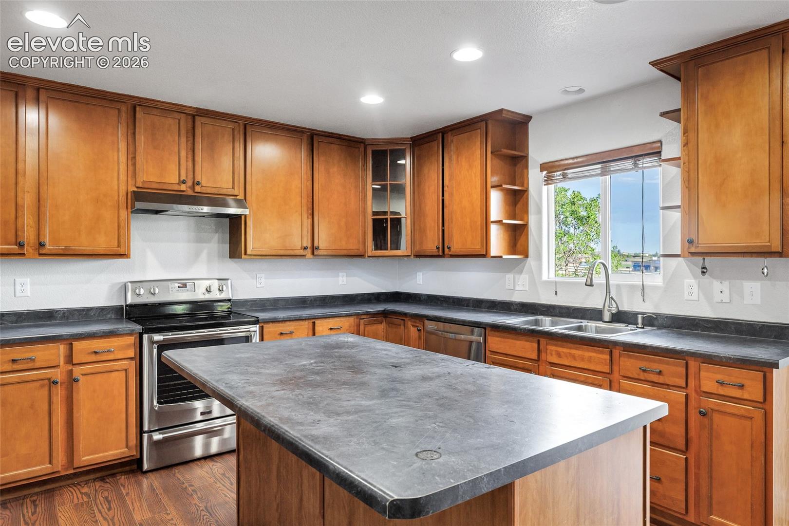 Listing photo 9 for 831 Merrimack River Way