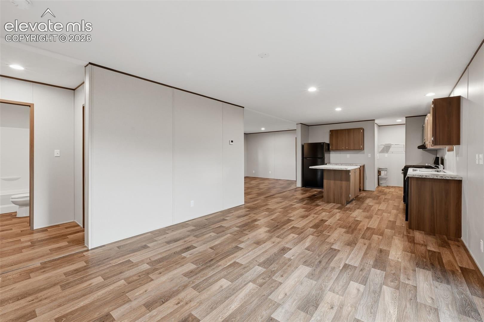 Listing photo 10 for 281 E Stewart Drive