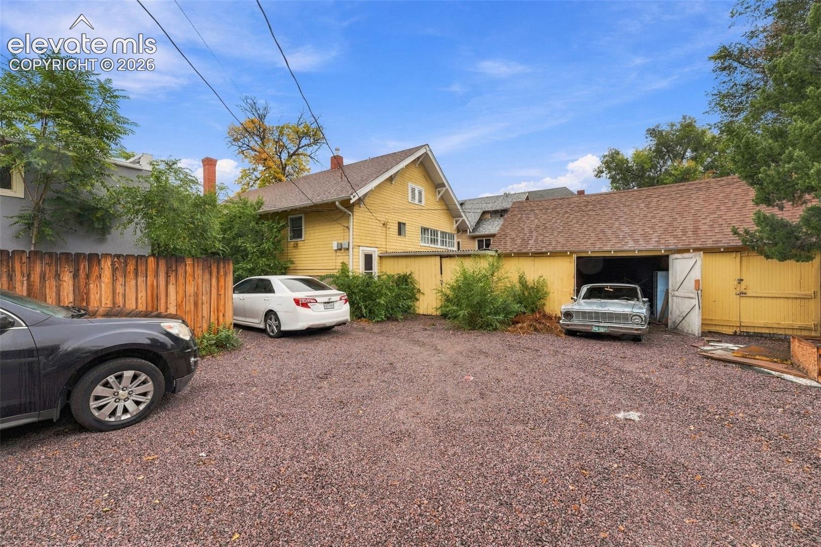 Listing photo 24 for 412 E St Vrain Street